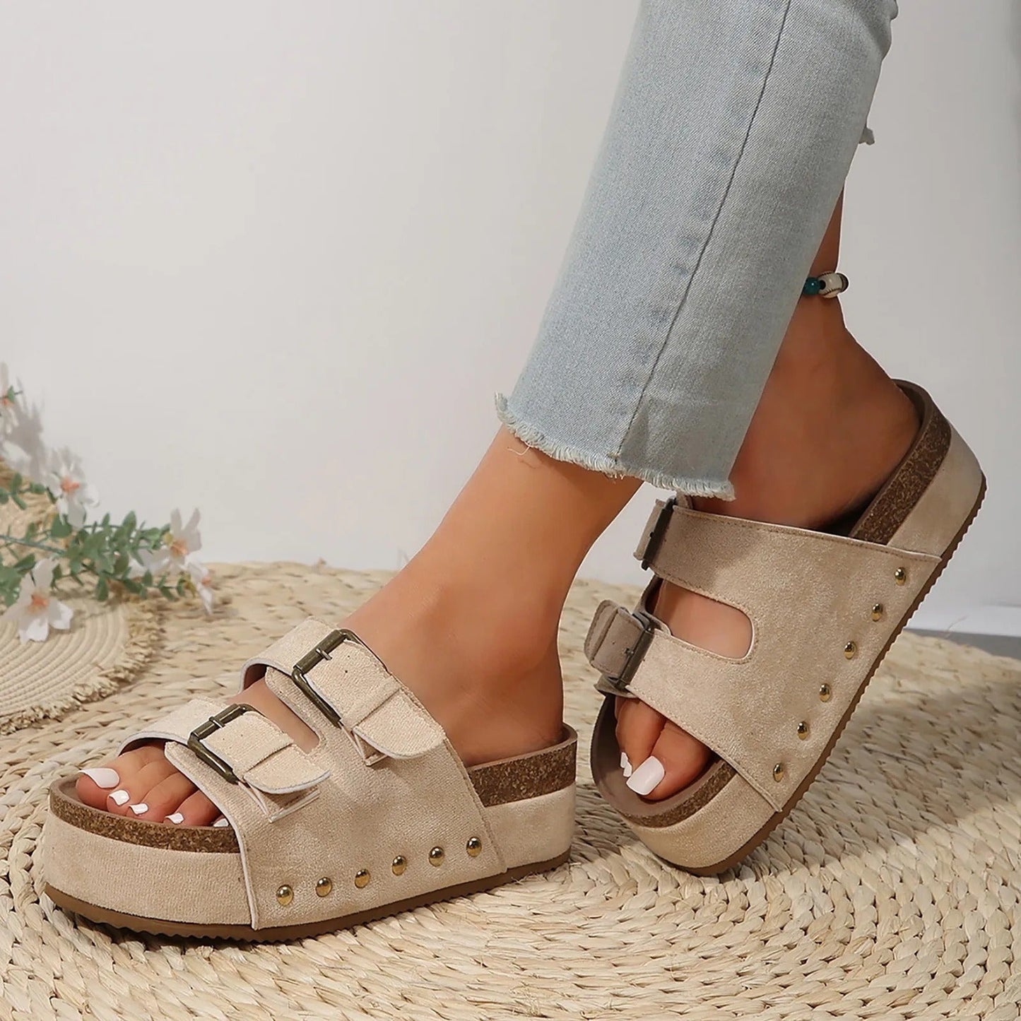 Leona - Elegant Sandals with Double Strap and Stylish Buckle