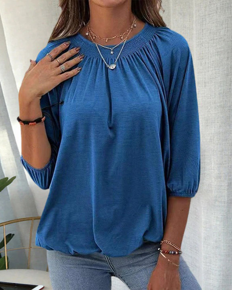 Kira - Elegant and versatile round-neck T-shirt for women