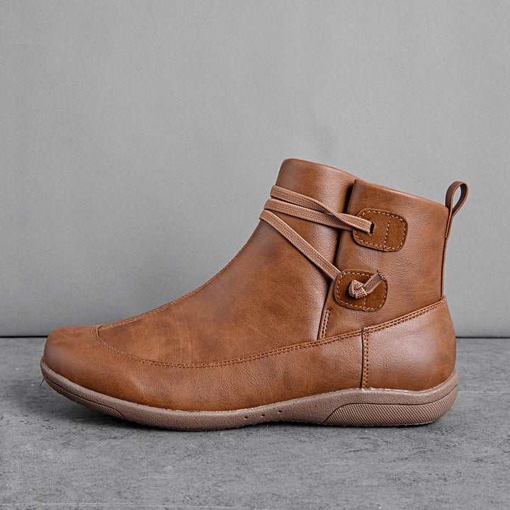 Lori - Trendy ankle boots with stylish straps