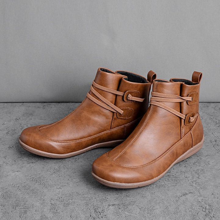 Lori - Trendy ankle boots with stylish straps