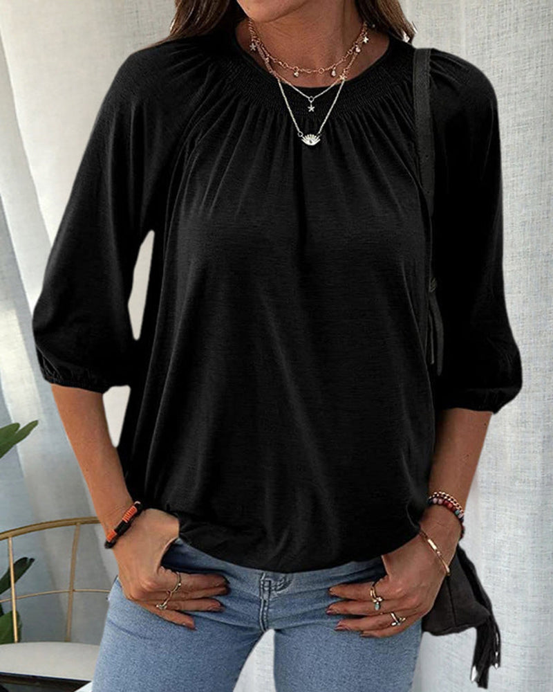Kira - Elegant and versatile round-neck T-shirt for women