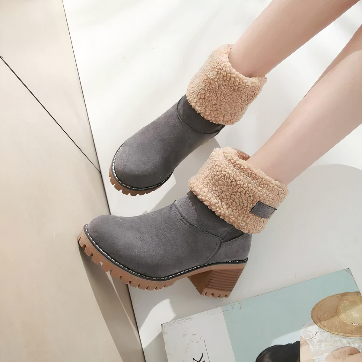 Stylish boots with square heel - Haven