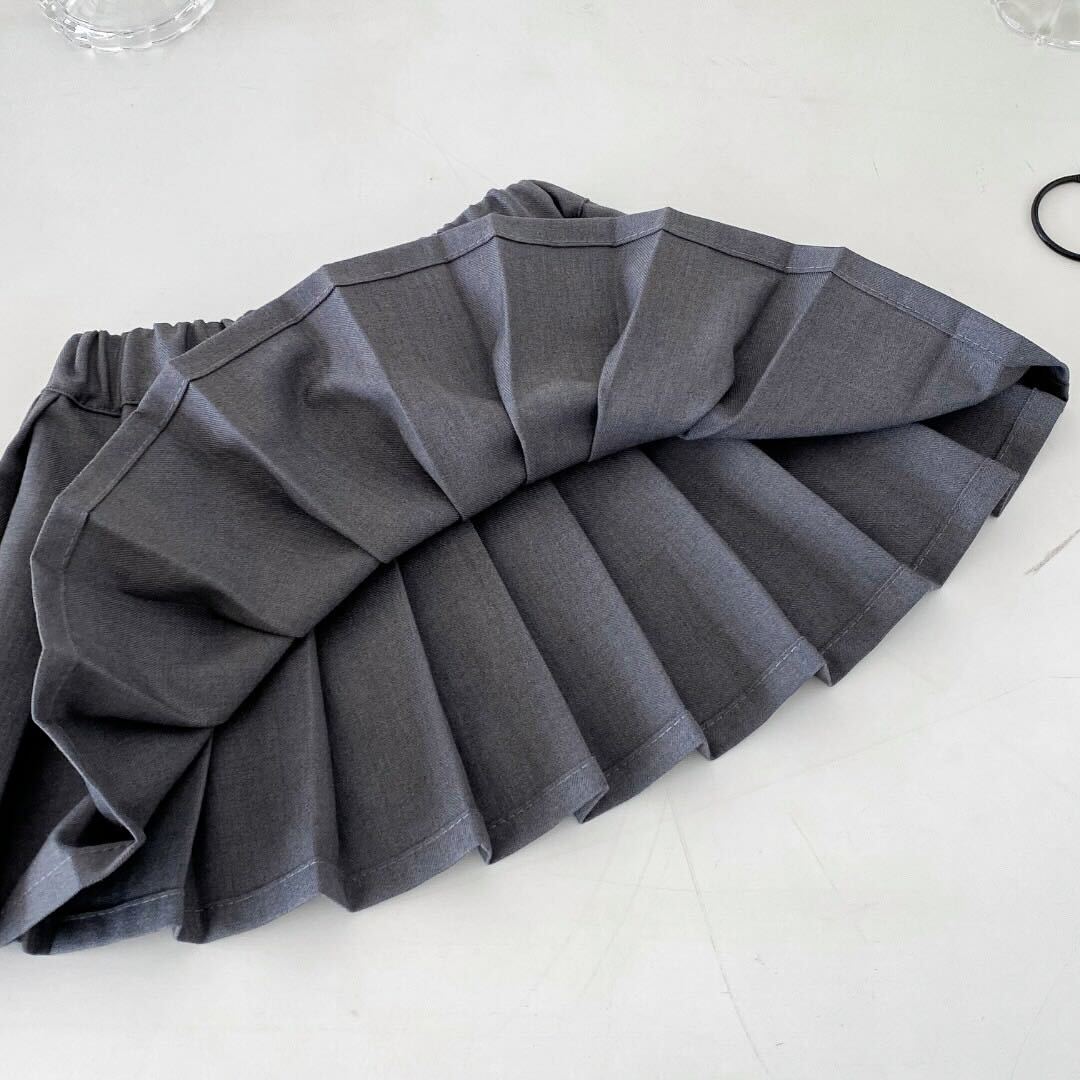 Striped ruffle shirt and pleated skirt premium set