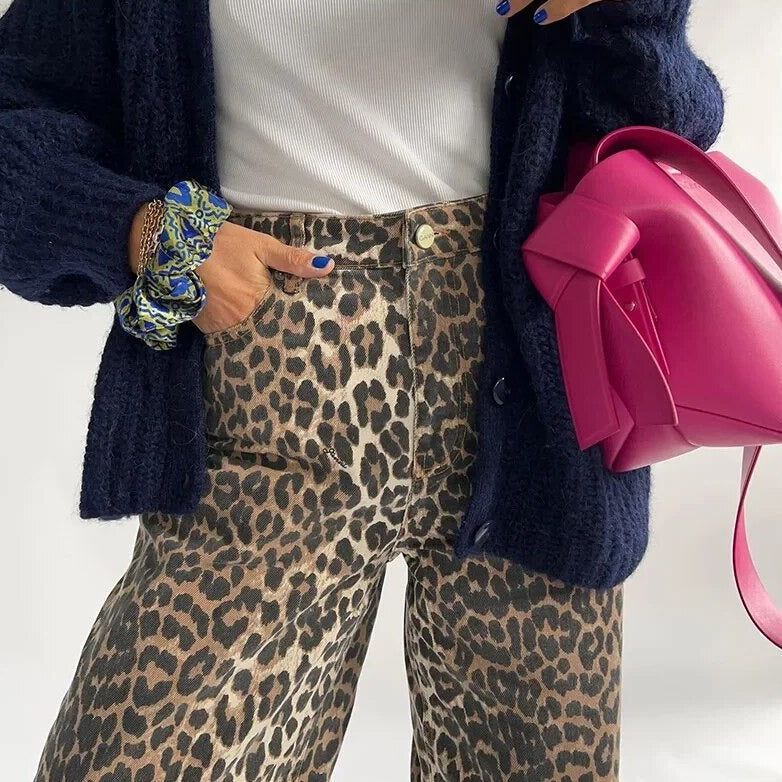 Chandra - Retro Jeans with Trendy Leopard Print