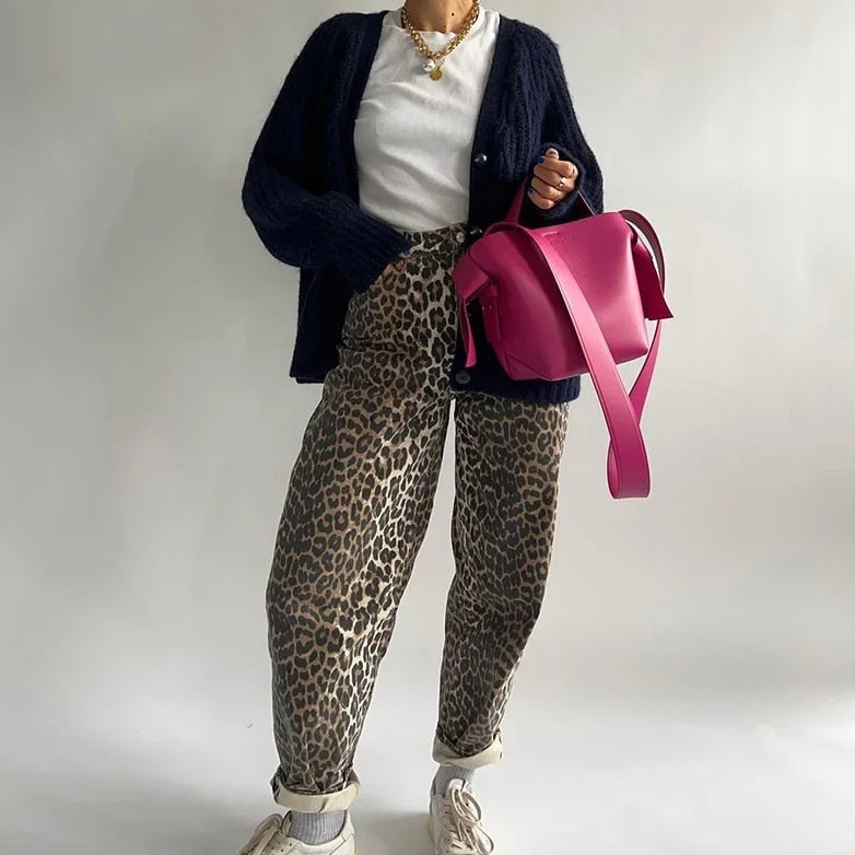 Chandra - Retro Jeans with Trendy Leopard Print