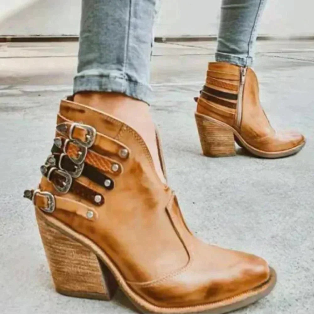 Jane - Boots with studs and chunky buckle