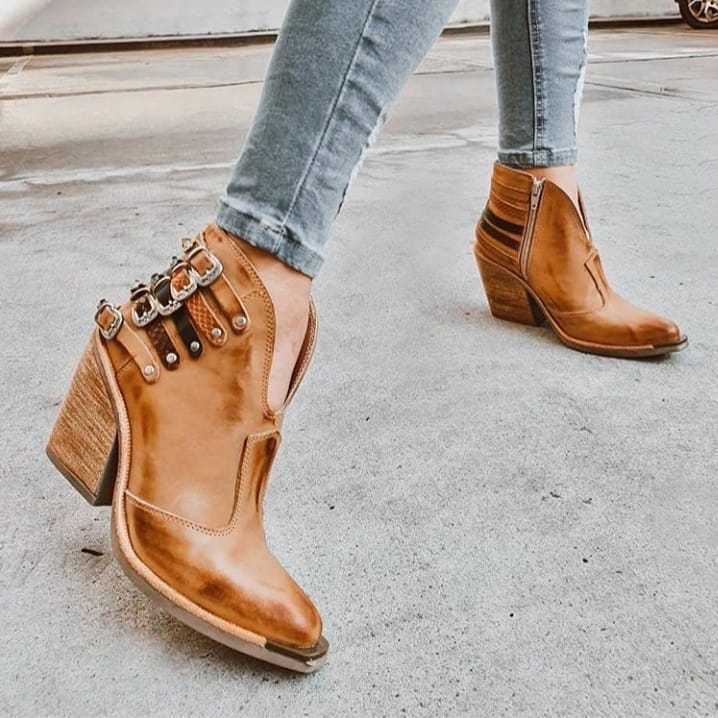 Jane - Boots with studs and chunky buckle