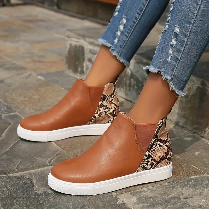 Monroe - Stylish women's boots with Snakeskin print