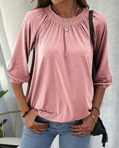 Kira - Elegant and versatile round-neck T-shirt for women