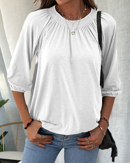 Kira - Elegant and versatile round-neck T-shirt for women