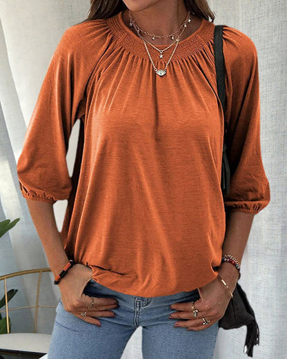 Kira - Elegant and versatile round-neck T-shirt for women