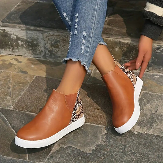 Monroe - Stylish women's boots with Snakeskin print
