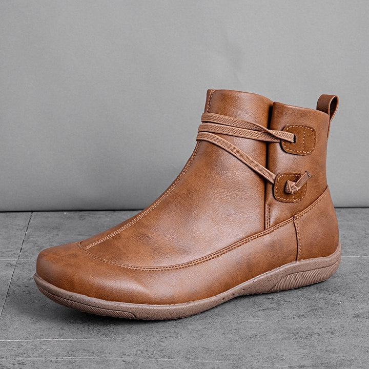 Lori - Trendy ankle boots with stylish straps