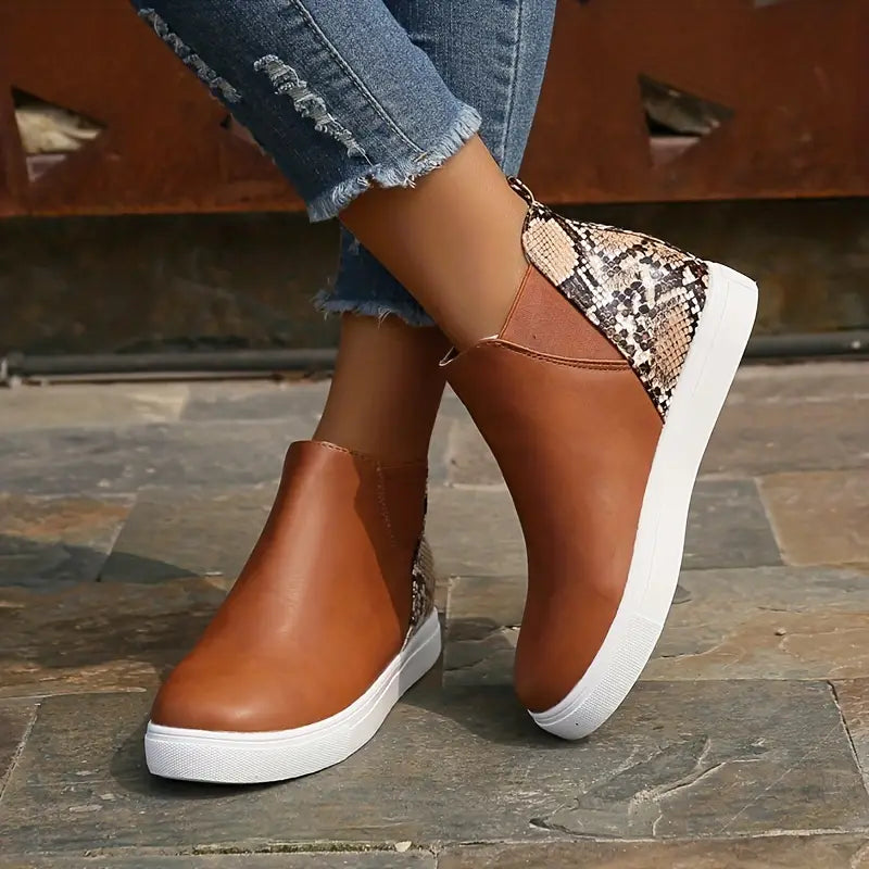 Monroe - Stylish women's boots with Snakeskin print