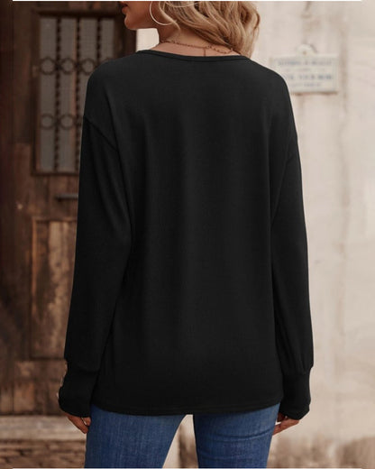 Therese - Elegant and Comfortable Solid Colour V-Neck Top with Buttons for the Fashion-conscious Woman