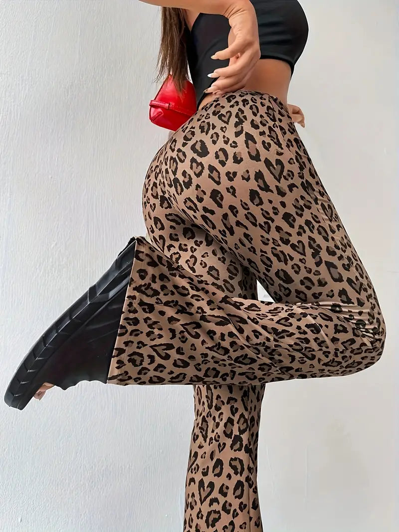 Cora - Trendy trousers with stylish leopard print