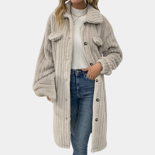 Fashionable and comfortable women's coat for chilly days