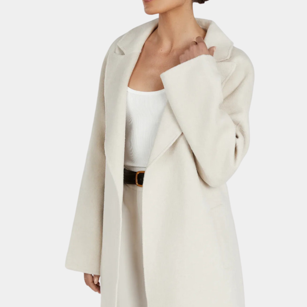Chic women's trench coat for an elegant look