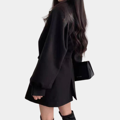 Chic women's coat with trendy puff sleeves and stylish belt