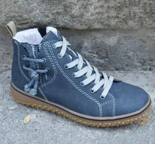 Edrine - Timelessly elegant leather boots with a charming vintage look