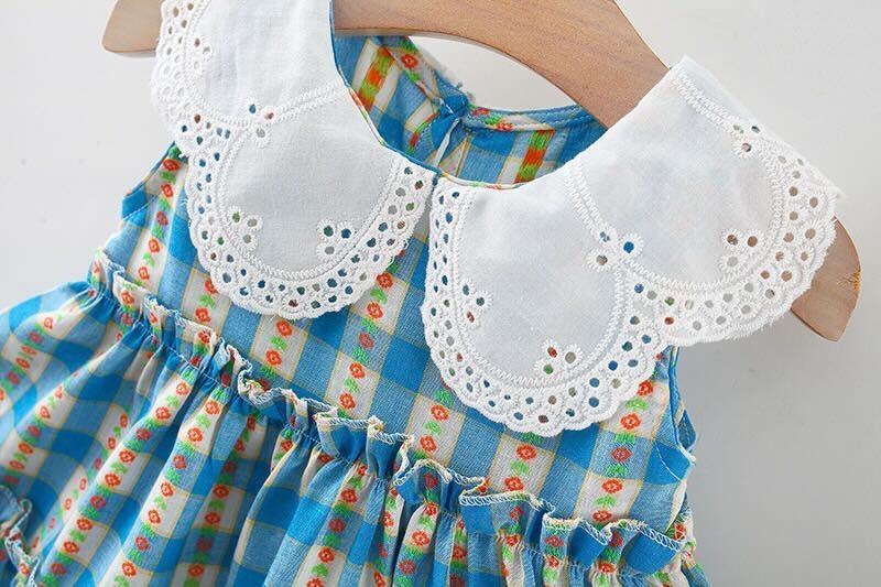Eyelet collar checkered dress