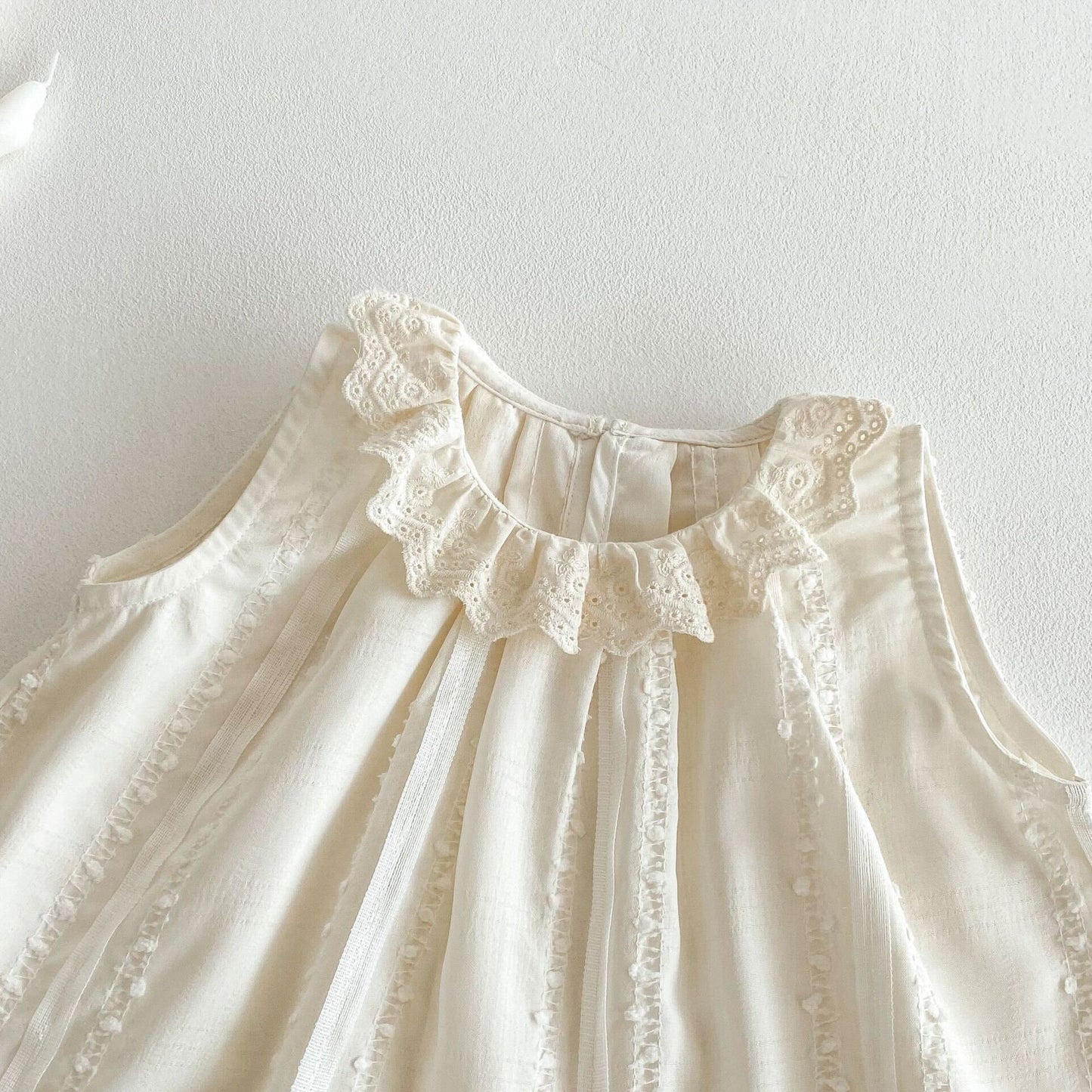 Eyelet lace collar set