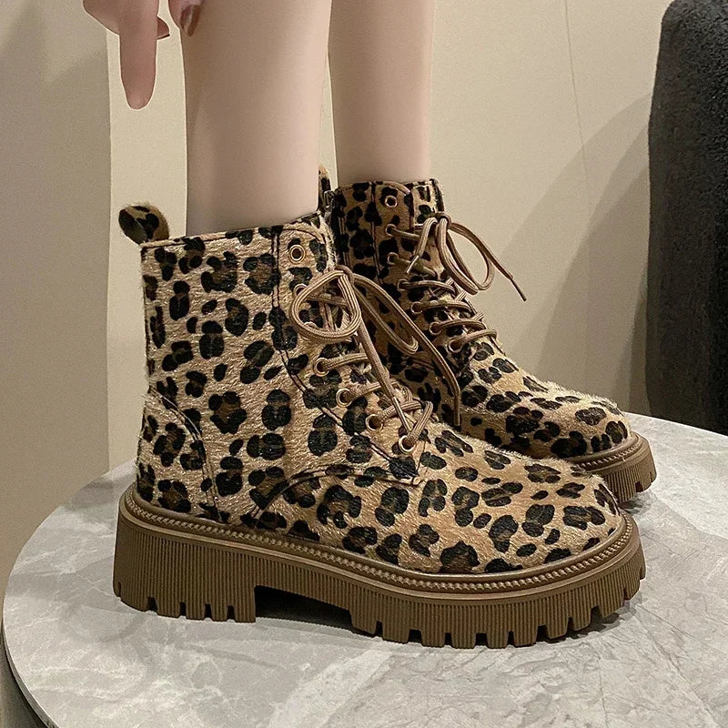 Charlene - Trendy Boots in Dazzling Leopard Print