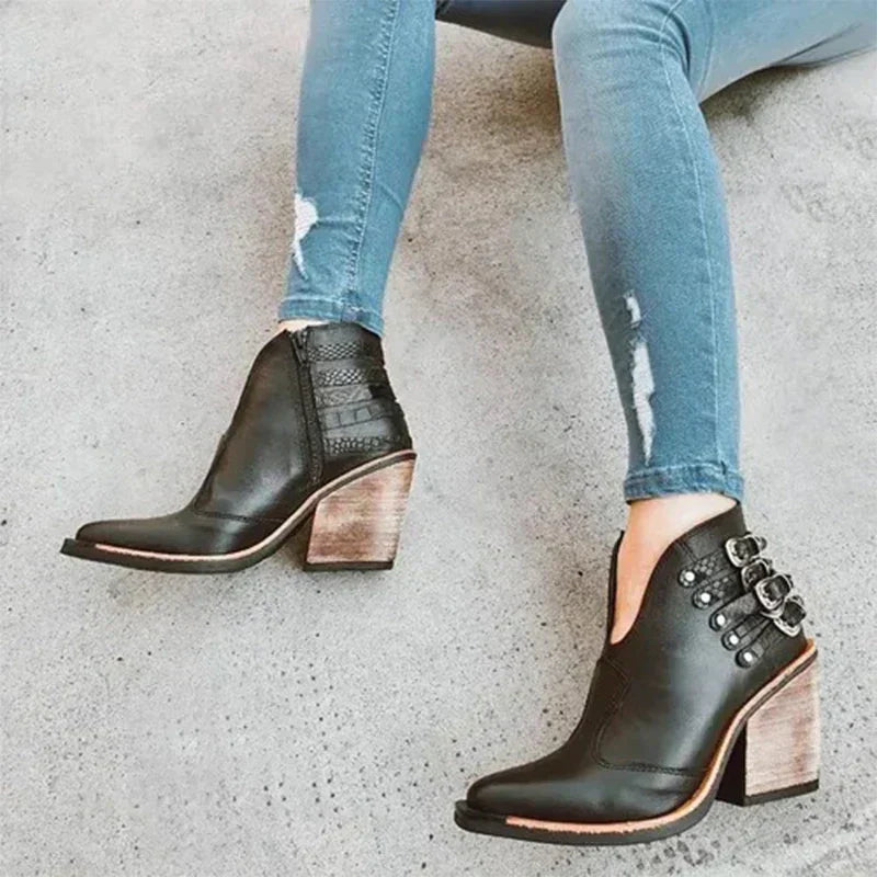 Jane - Boots with studs and chunky buckle