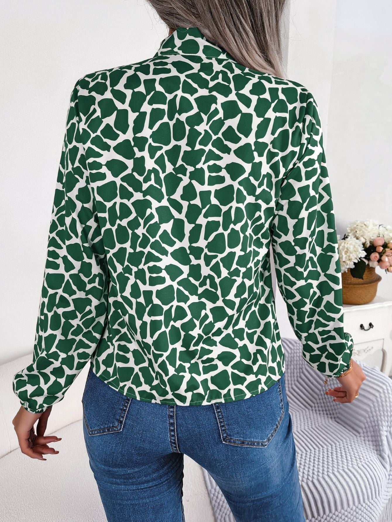Millie - Elegant Green and White Blouse with Chic Bow for Women