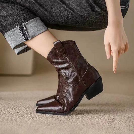 Delilah - Elegant Tapered Women's Boots for a Stylish Look