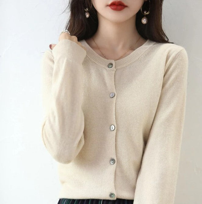 Evelyn - Elegant cardigan perfect for spring trips