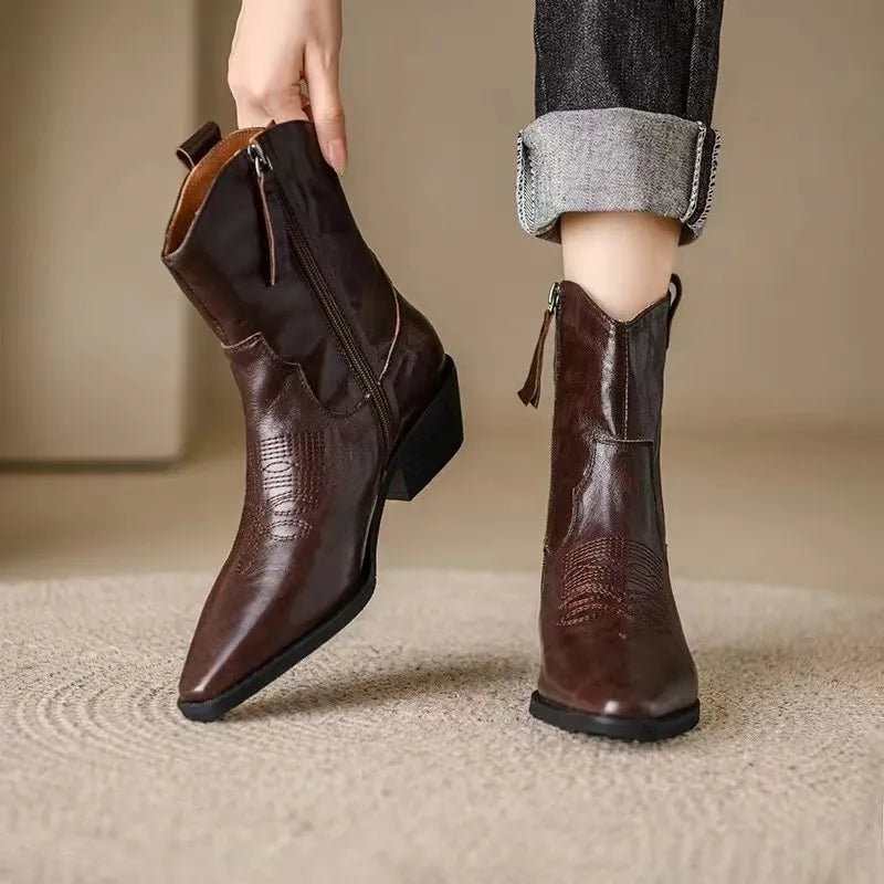Delilah - Elegant Tapered Women's Boots for a Stylish Look