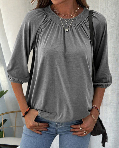Kira - Elegant and versatile round-neck T-shirt for women