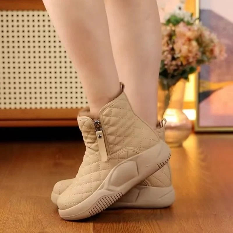 Roxy - Trendy Short Boots with Chic Side Chain