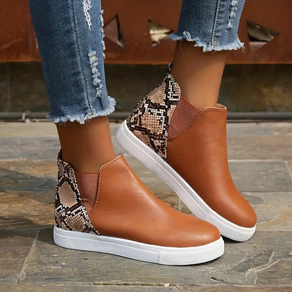 Monroe - Stylish women's boots with Snakeskin print