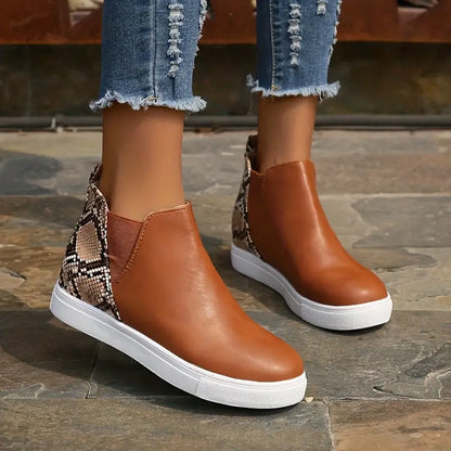 Monroe - Stylish women's boots with Snakeskin print