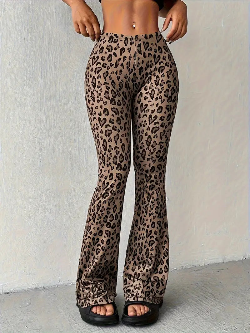 Cora - Trendy trousers with stylish leopard print