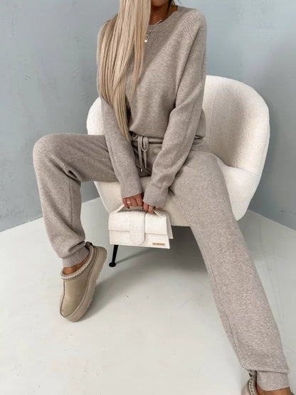 Nemia - Elegant Loungewear Set for the Fashion-conscious Woman