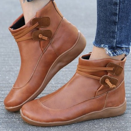 Lori - Trendy ankle boots with stylish straps